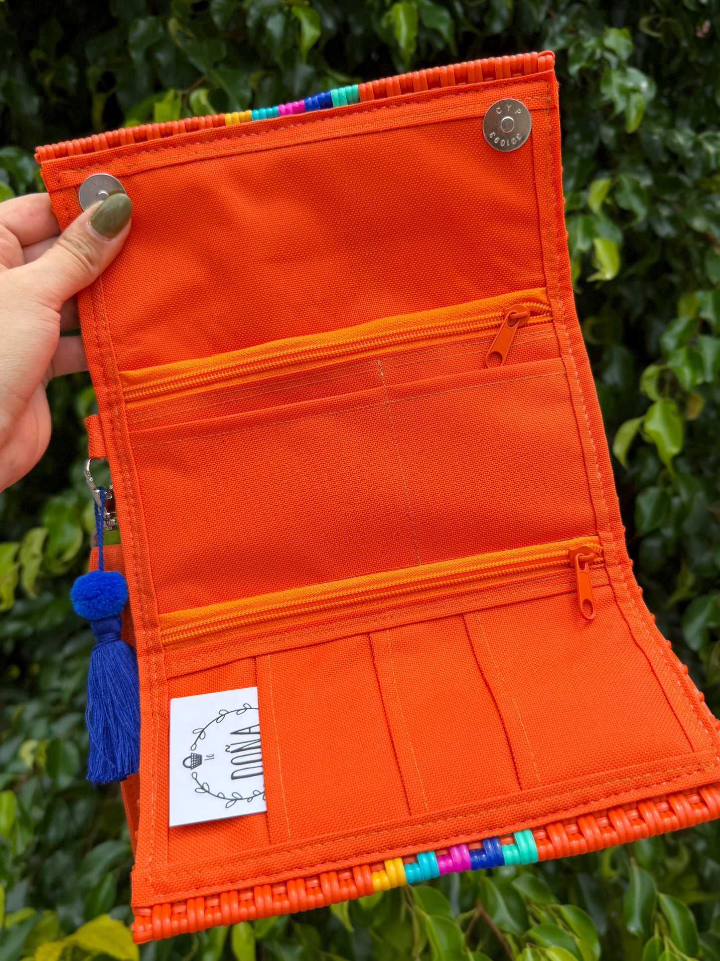 Cartera con broches