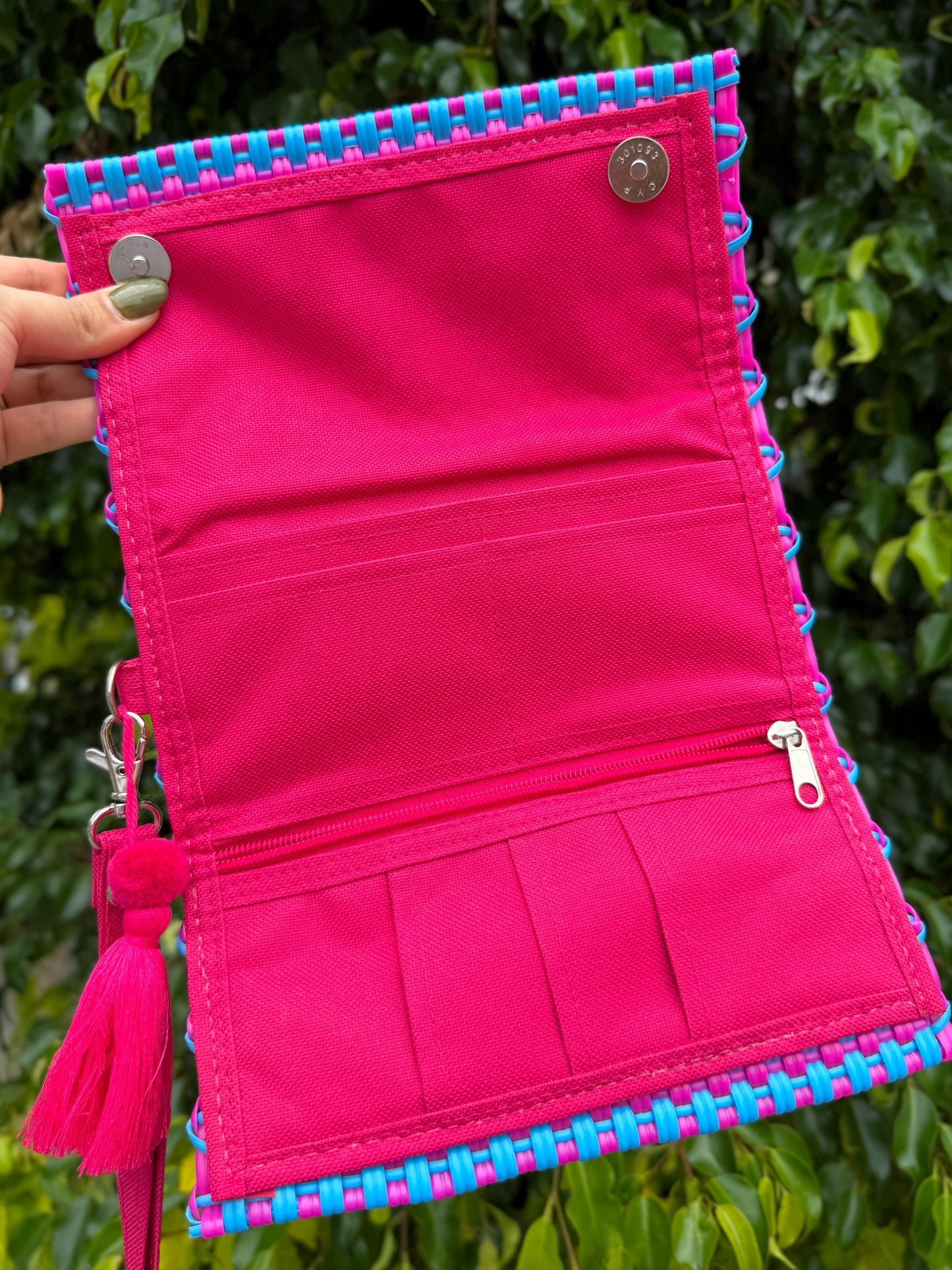 Cartera con broches