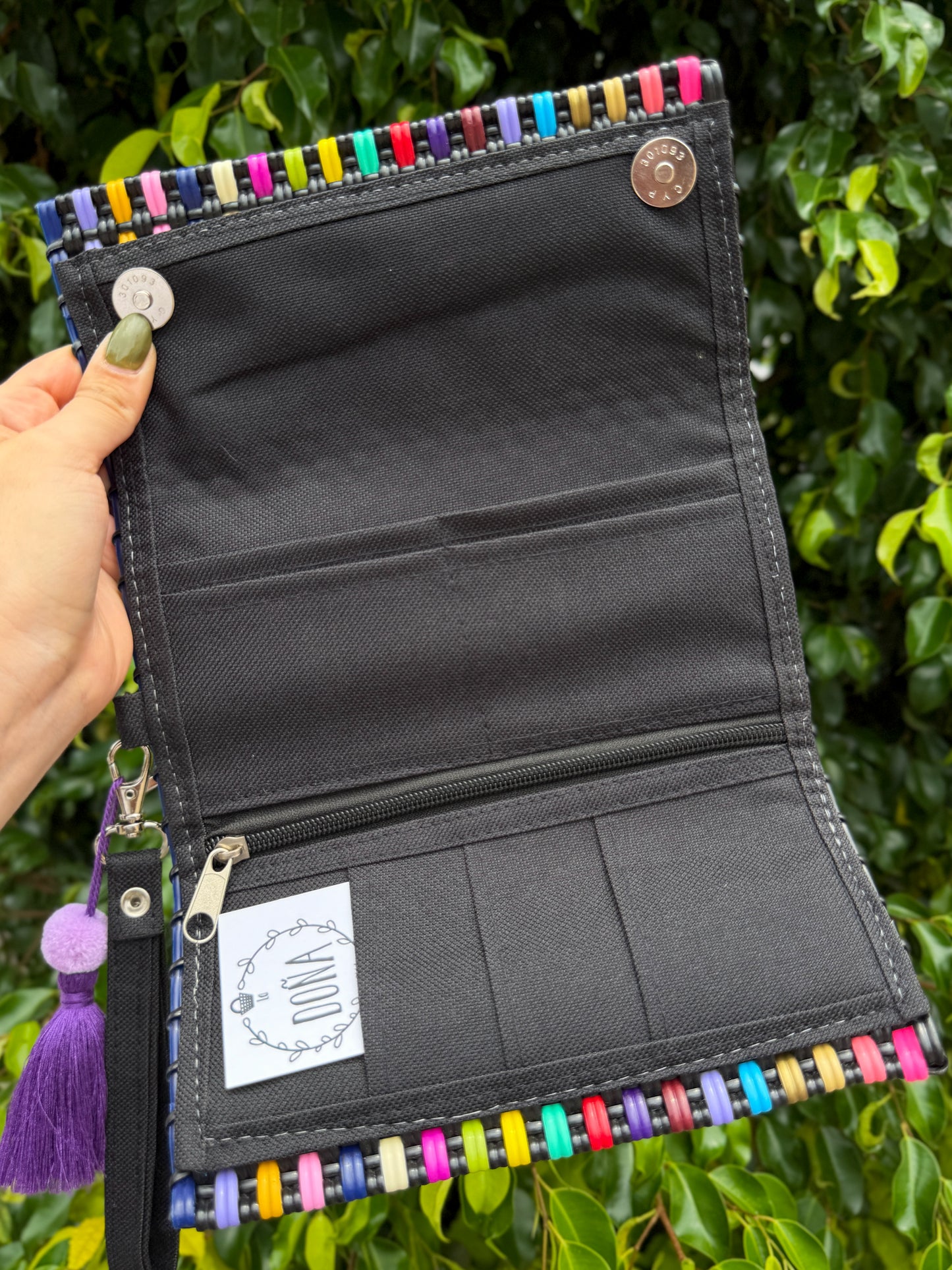 Cartera con broches
