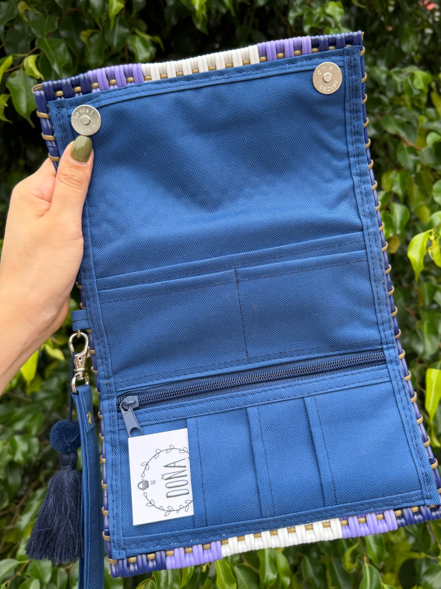 Cartera con broches