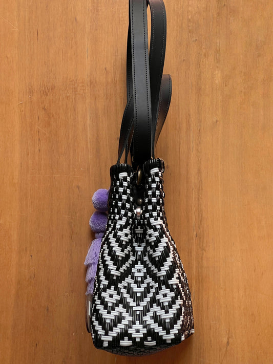 Tote Bag con correa corazón negro 🖤