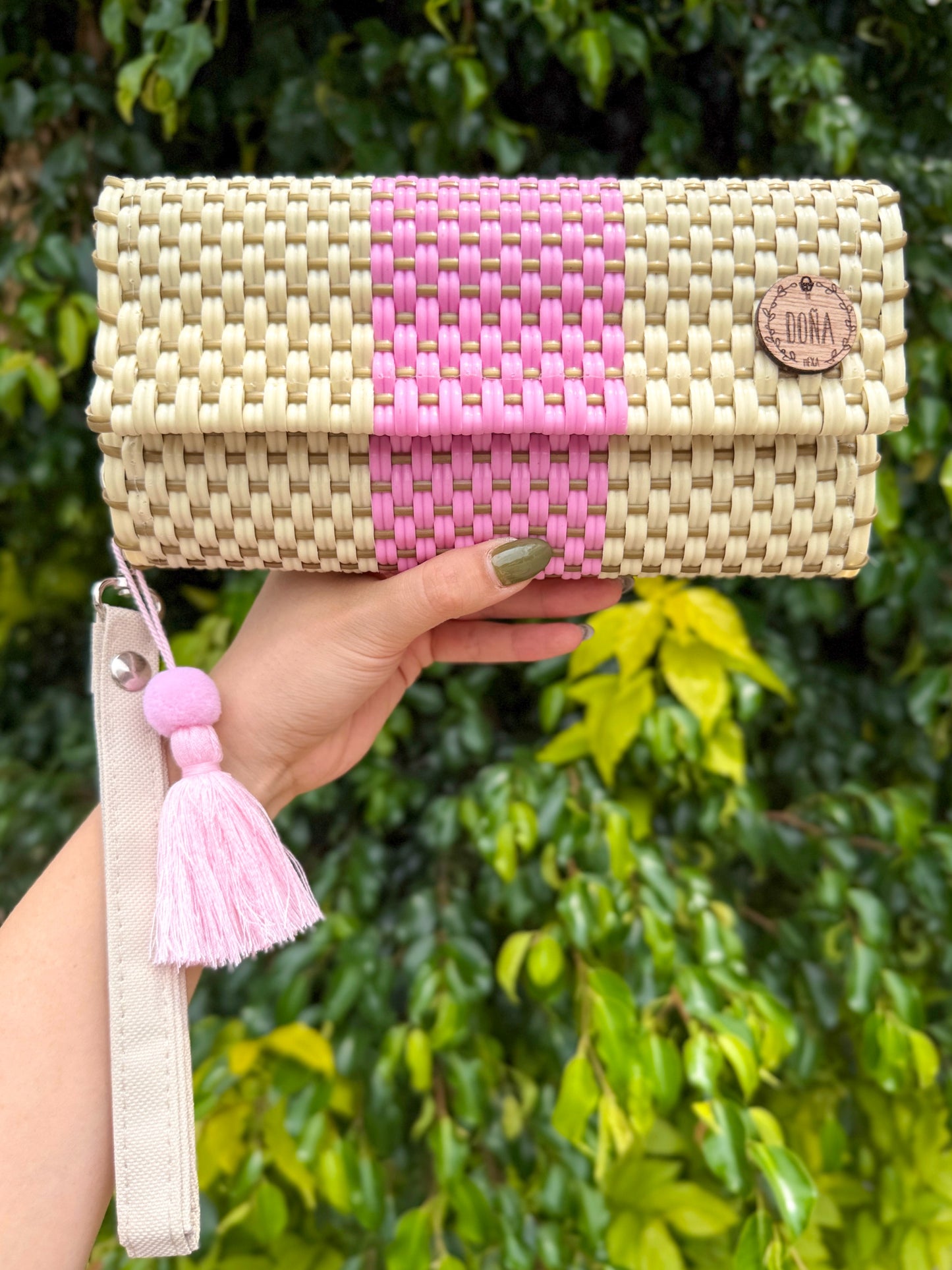 Cartera con broches