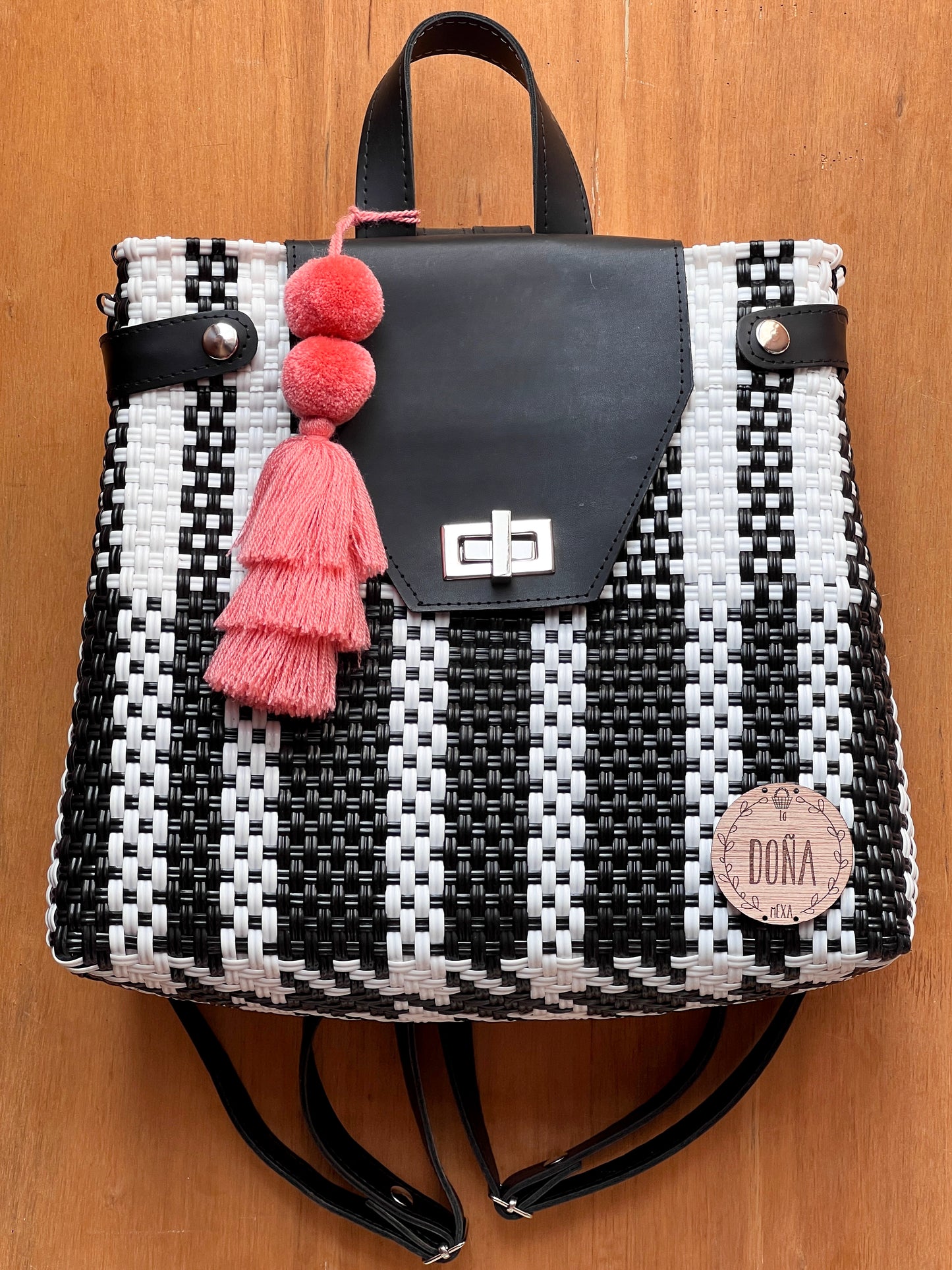 Tote Backpack white and black🖤🤍