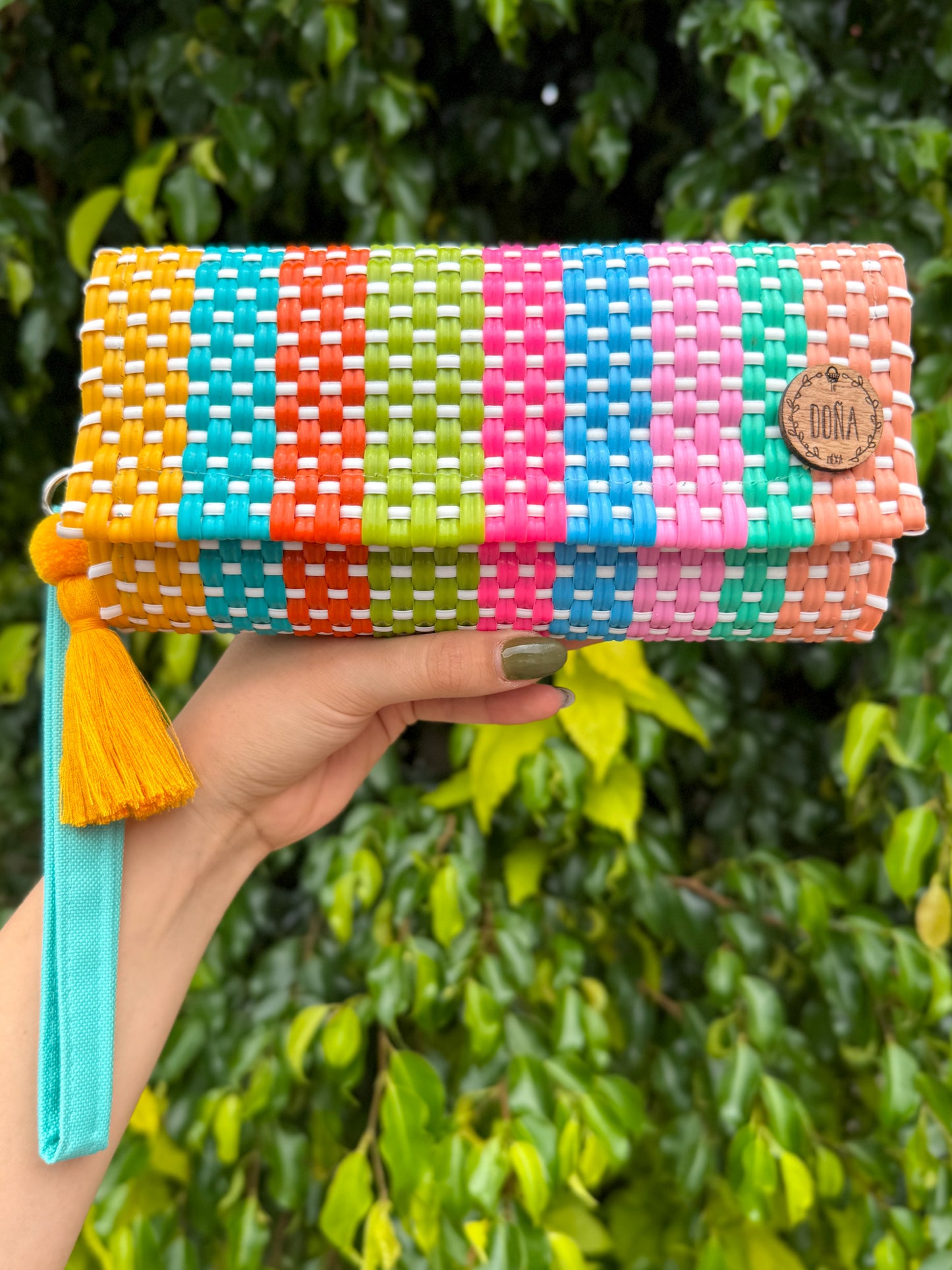 Cartera con broches multicolors🌼