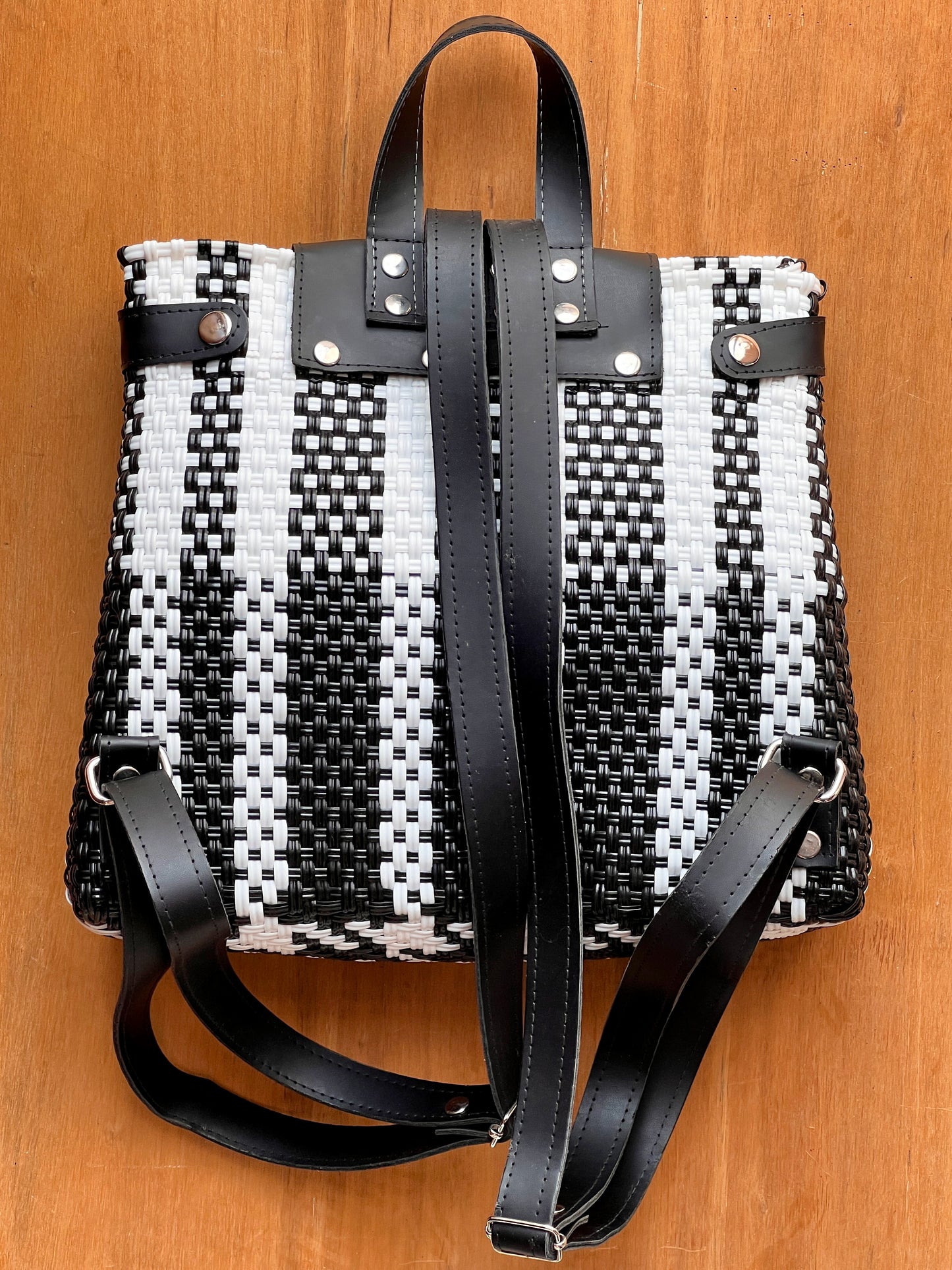 Tote Backpack white and black🖤🤍