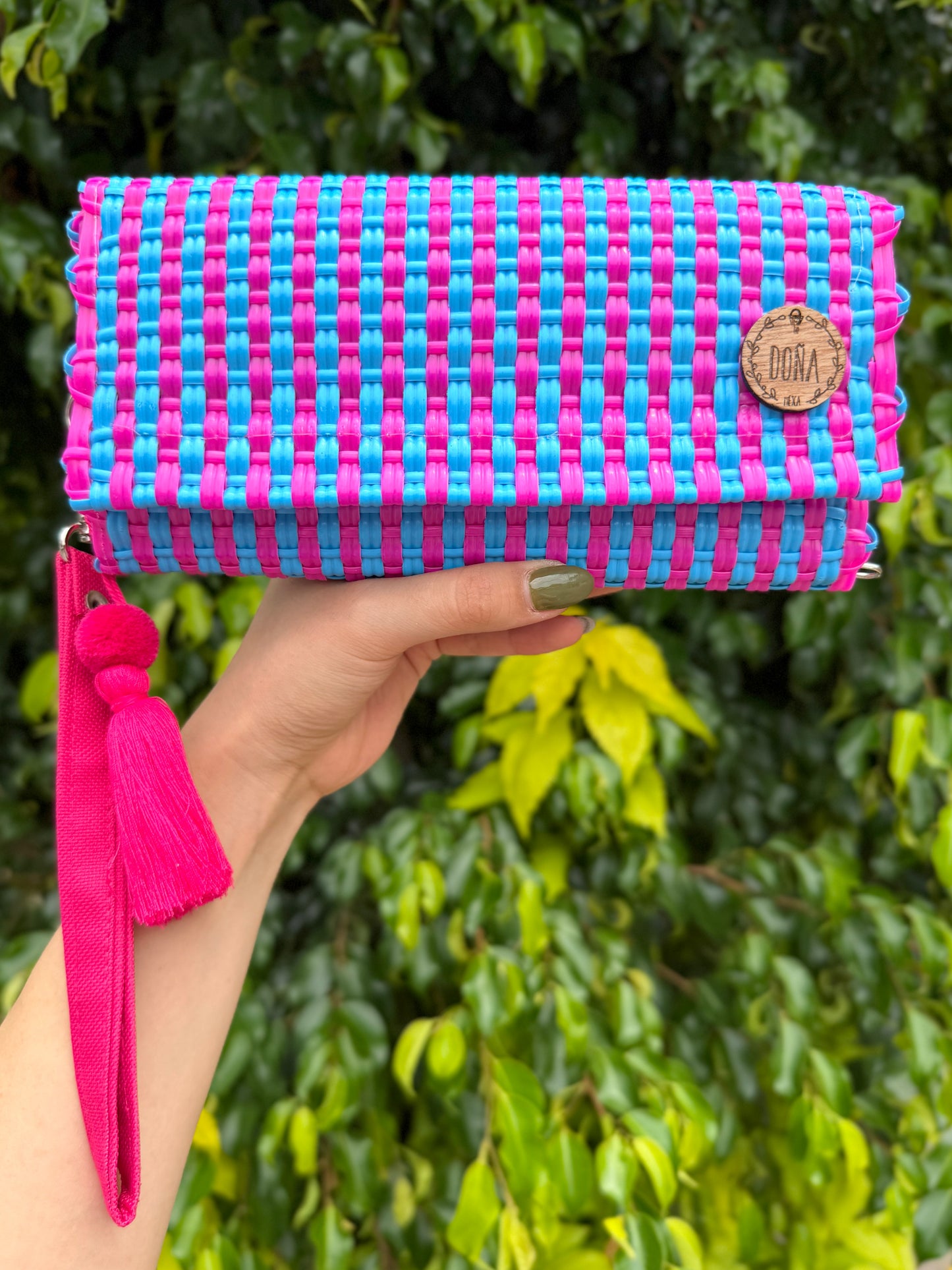 Cartera con broches