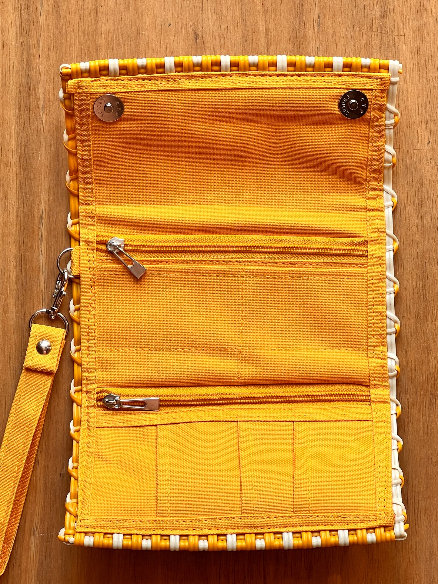 Cartera con broches yellow✨