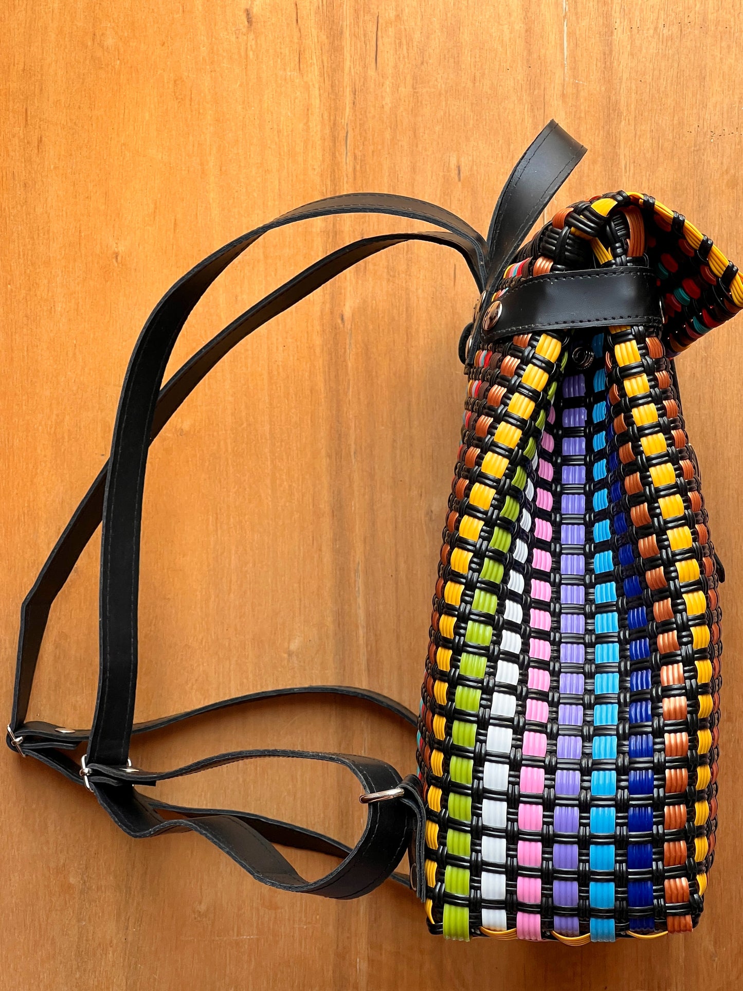 Mochila Serendipia multicolores🖤🌈