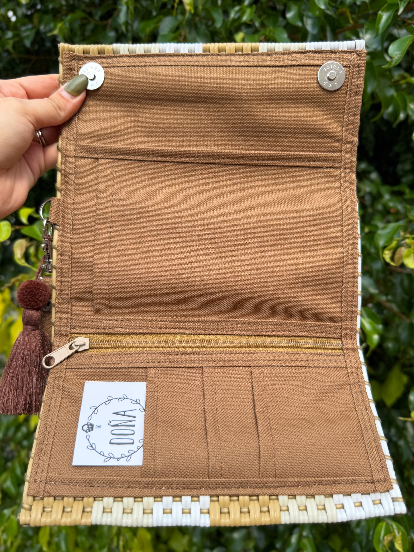 Cartera broches porta celular Dulce de Leche🤍
