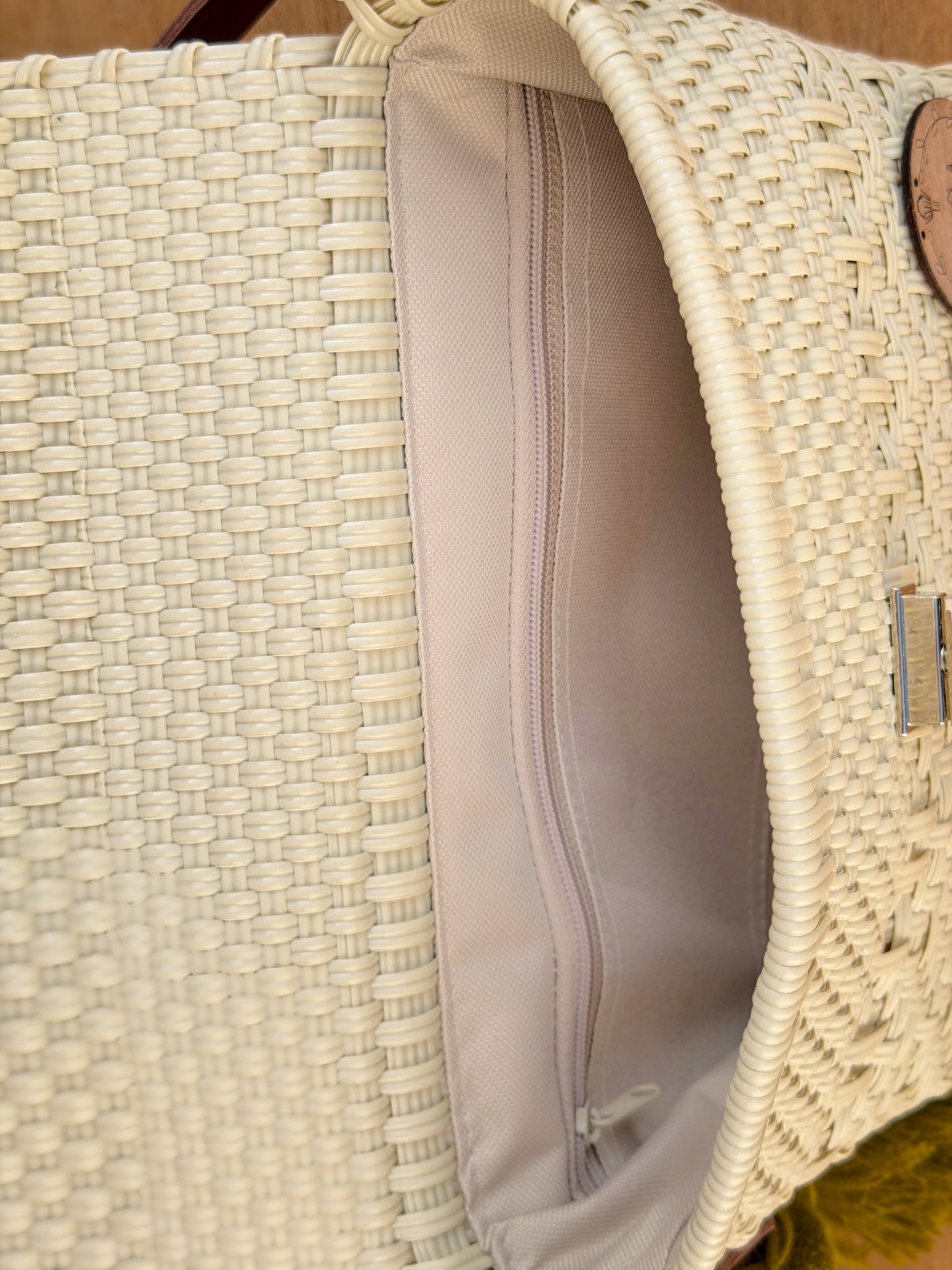 Crossbody crema✨