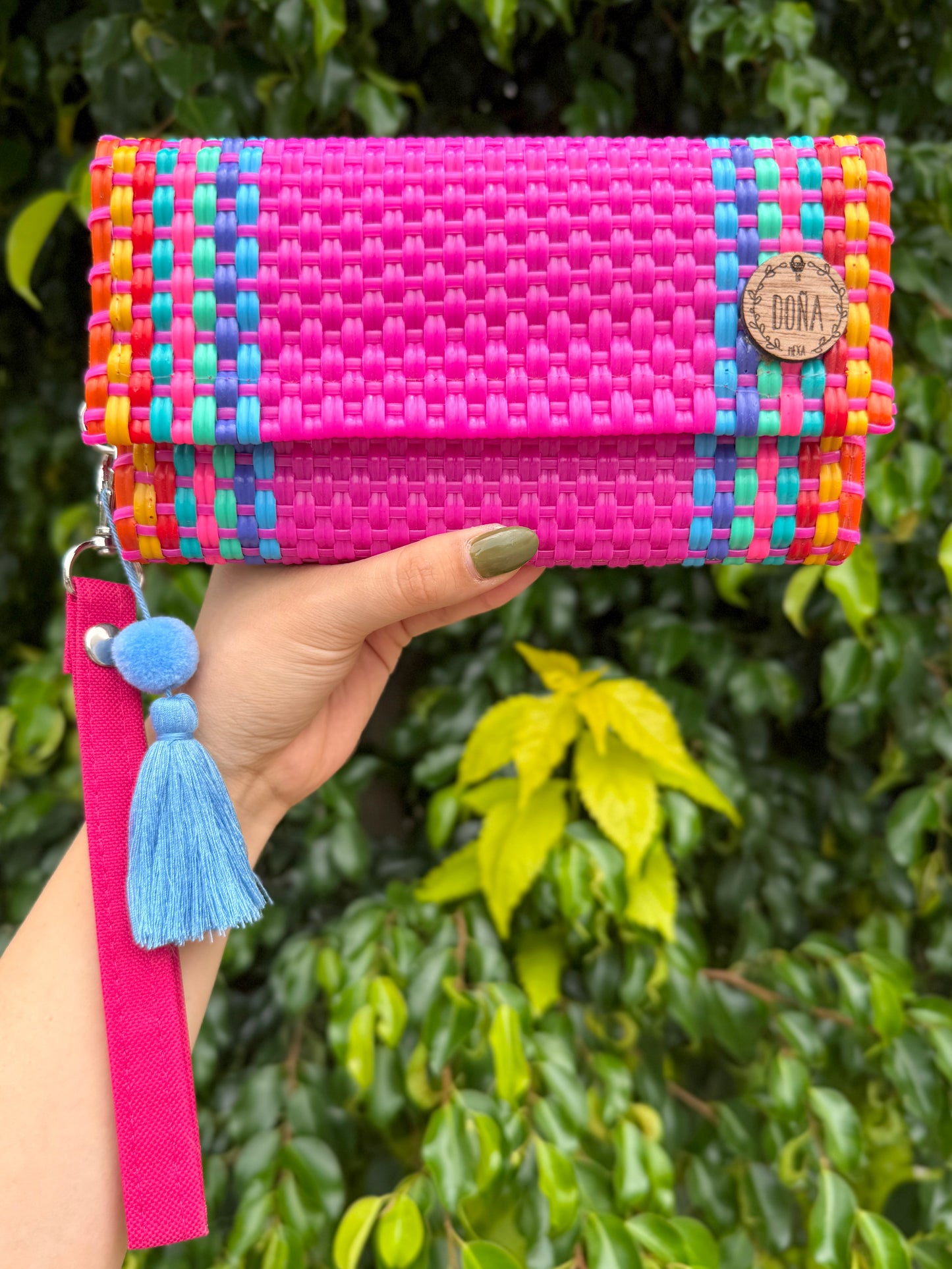 Cartera con broches