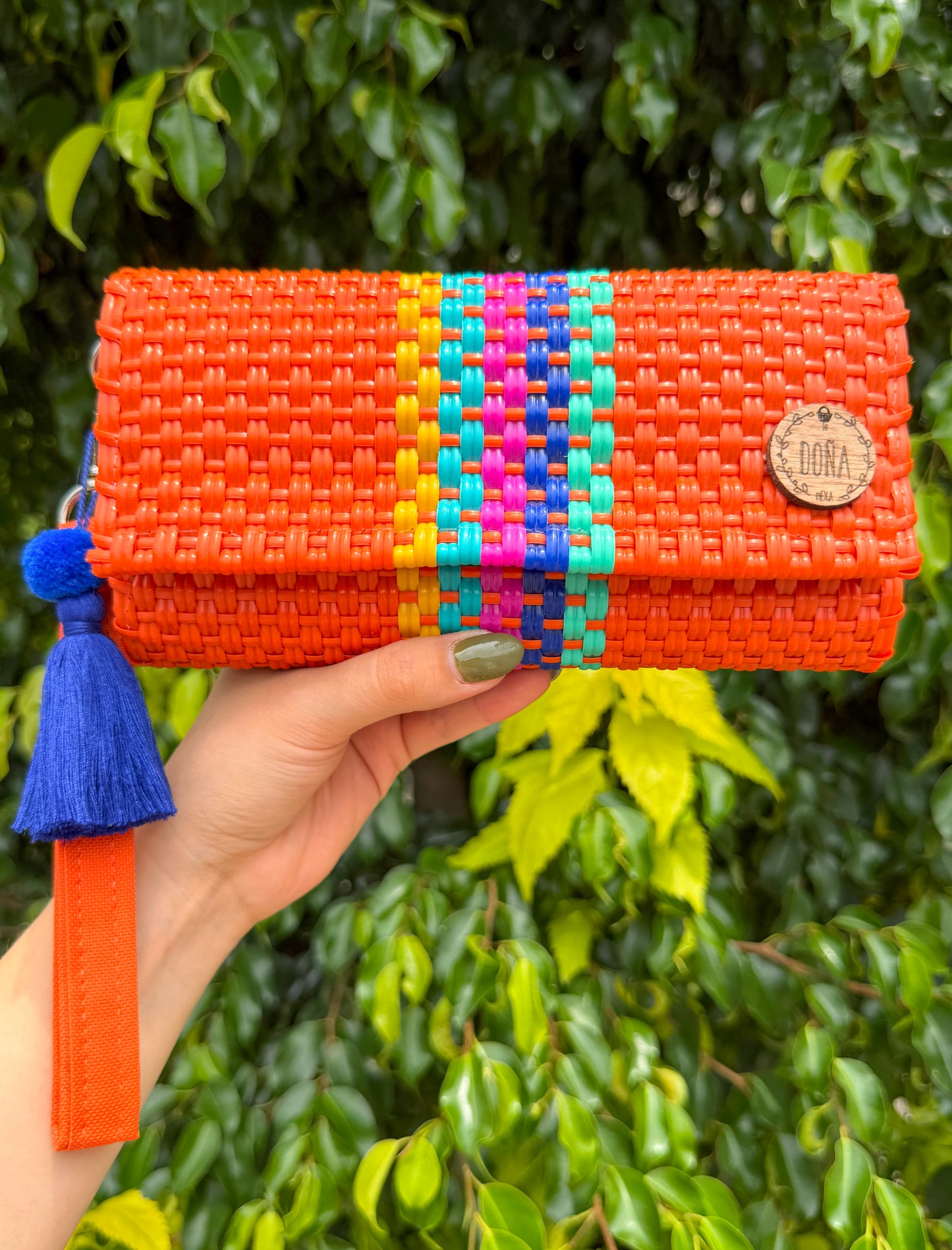 Cartera con broches
