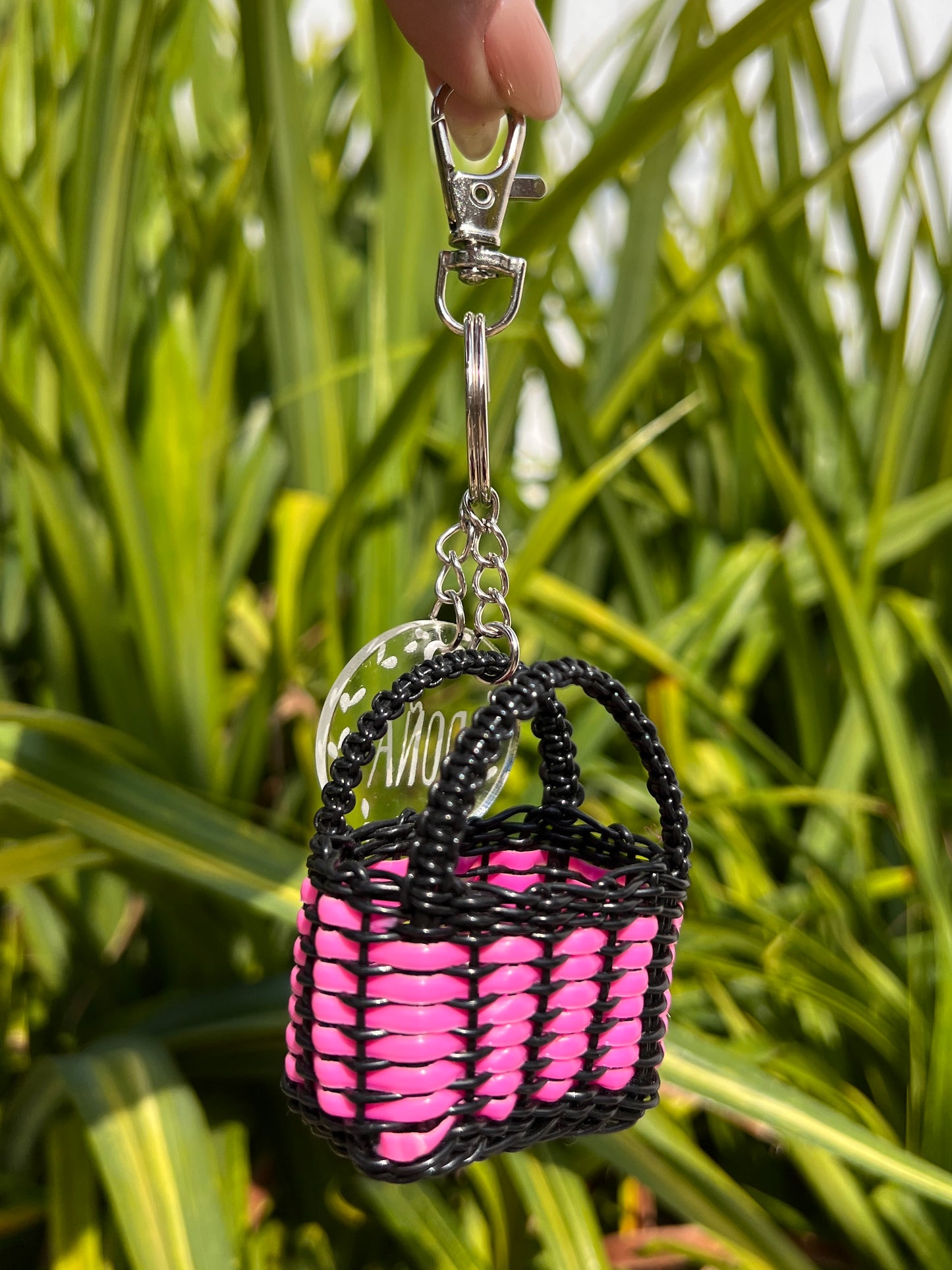 Llavero jumbo de bolsa black y fucsia💕