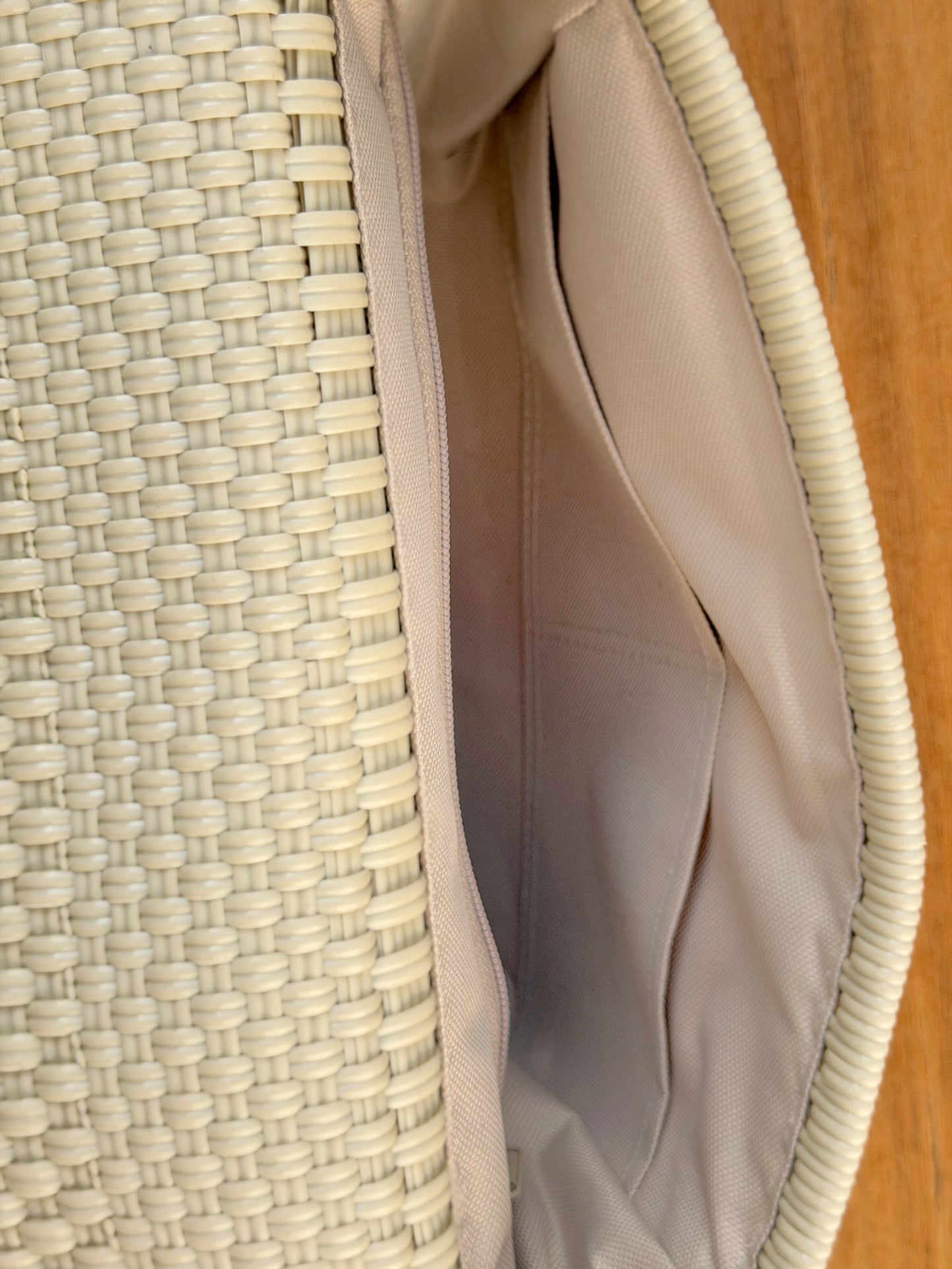 Crossbody crema✨