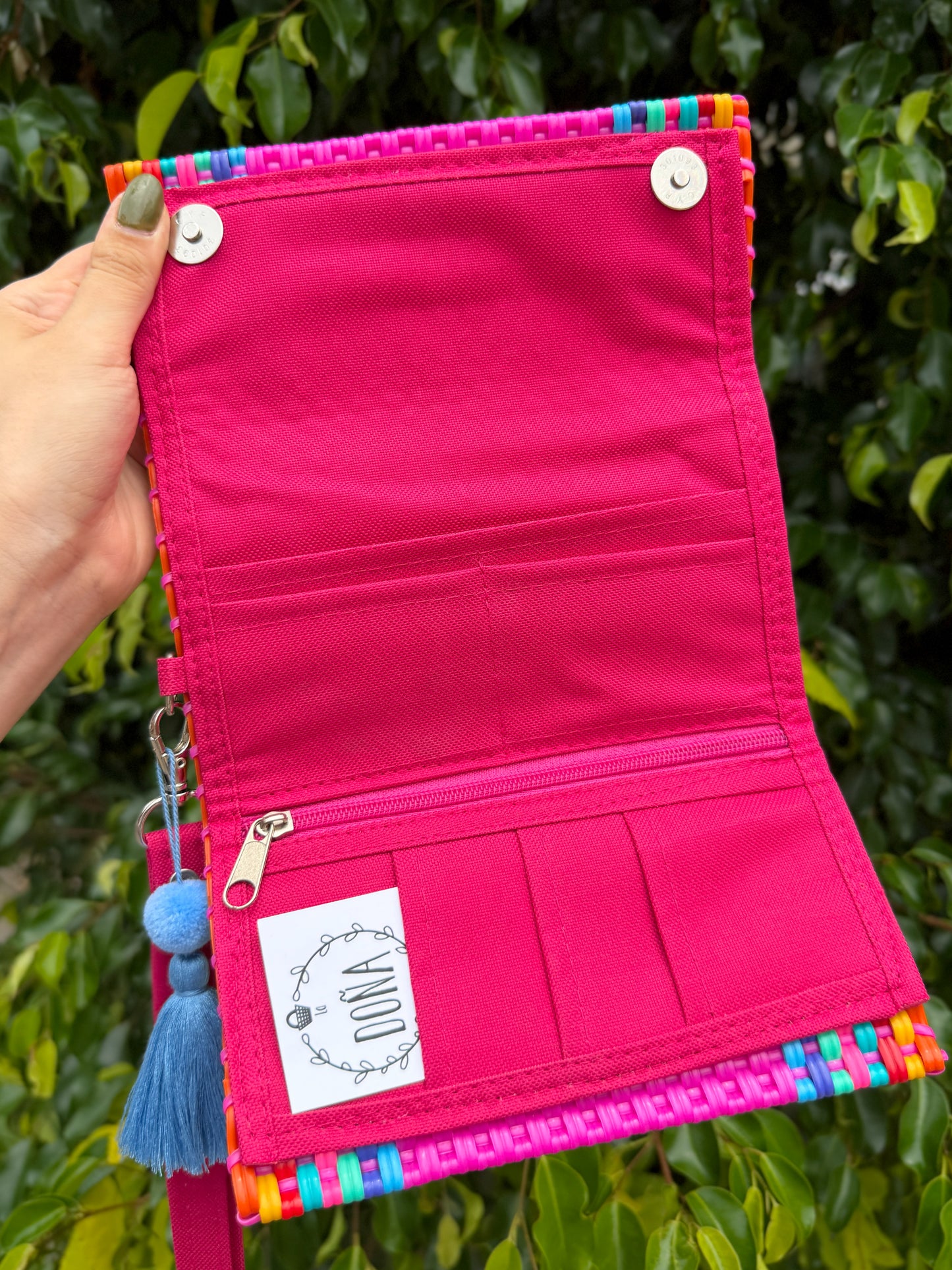 Cartera con broches
