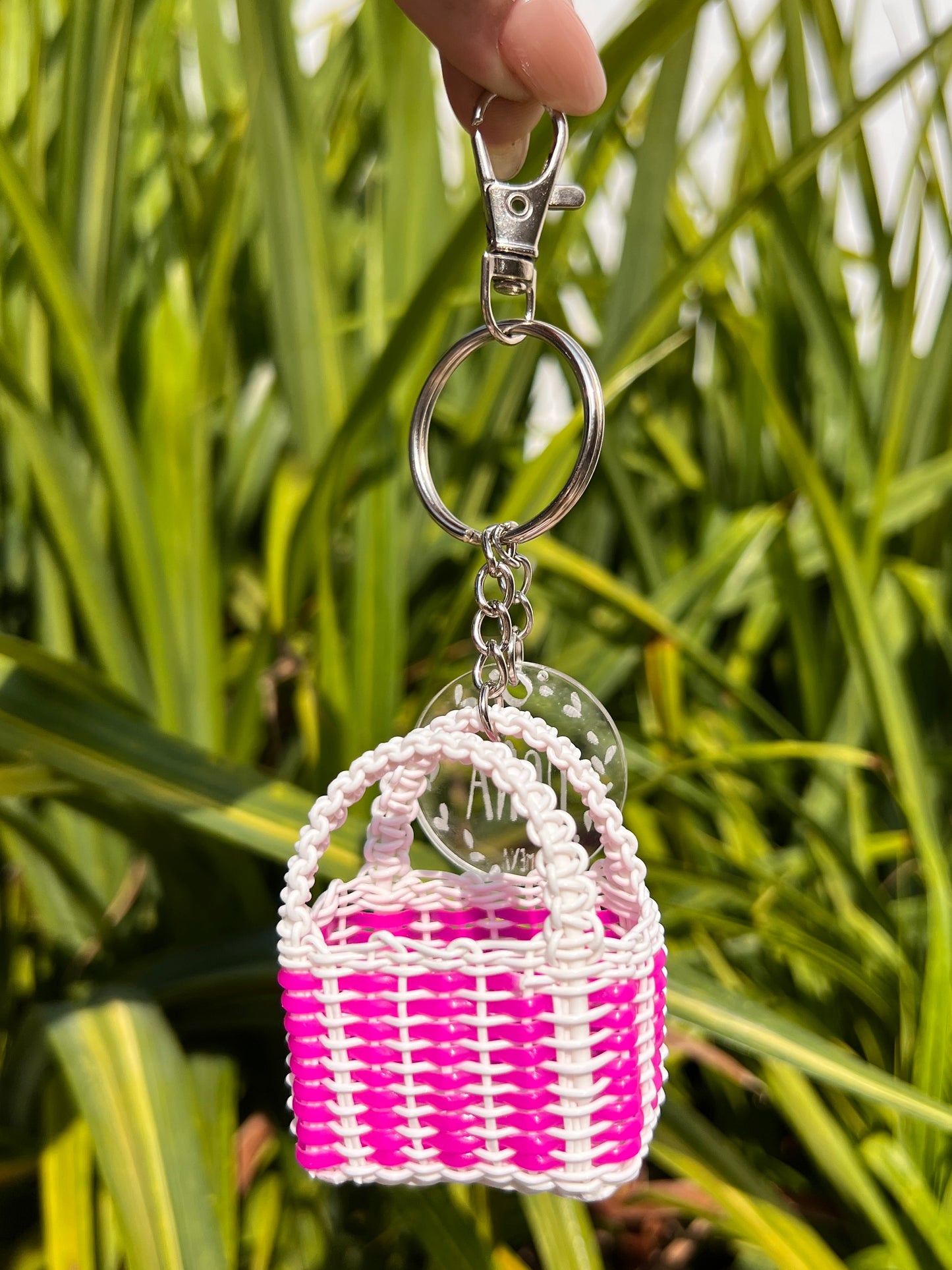 Llavero jumbo de bolsa blanco fucsia✨