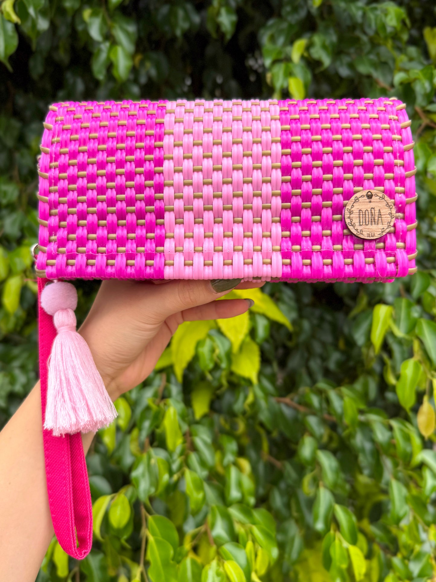Cartera con broches