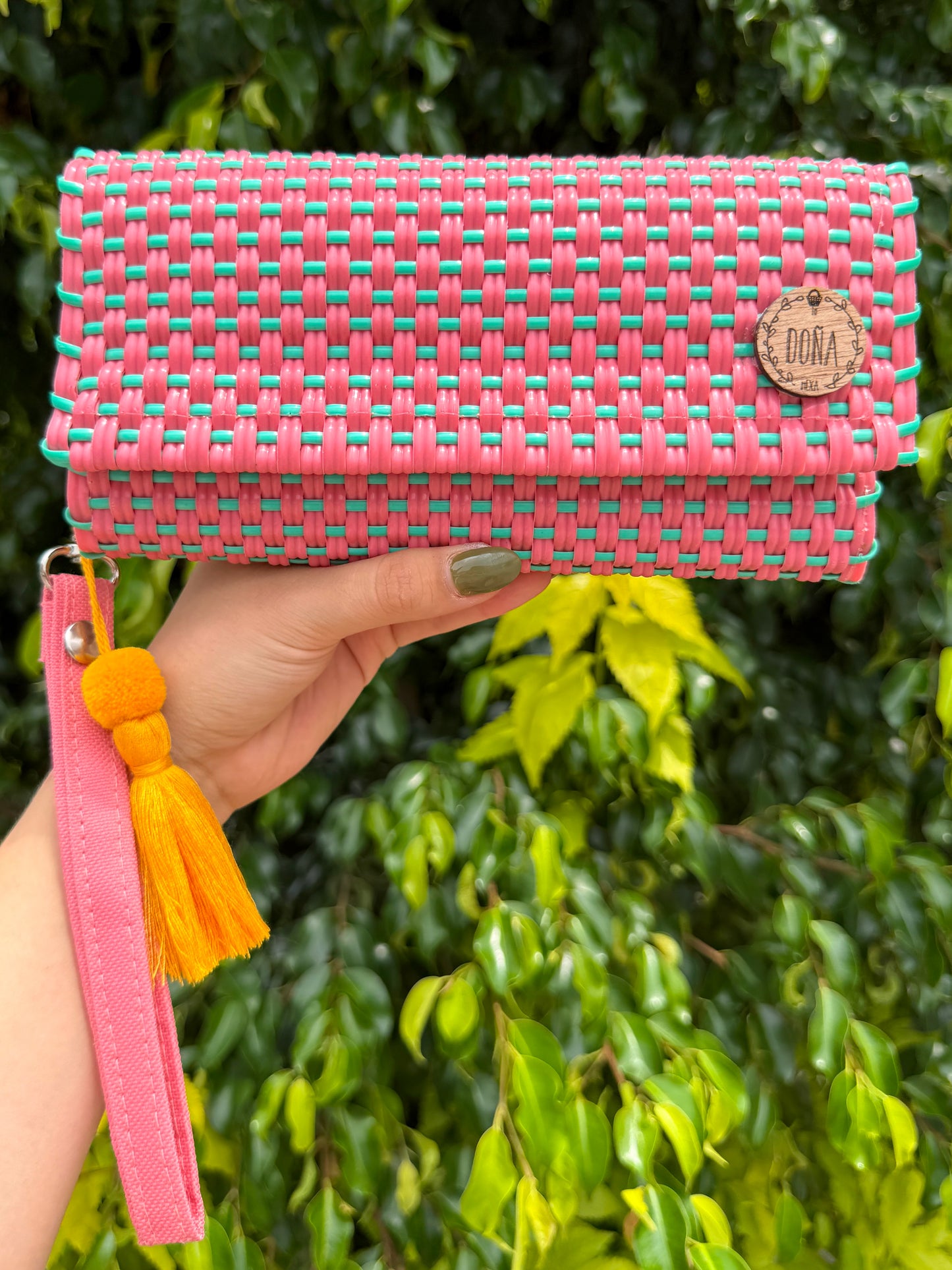 Cartera con broches