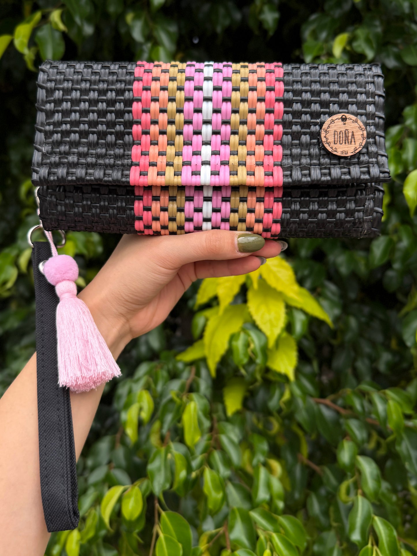 Cartera con broches