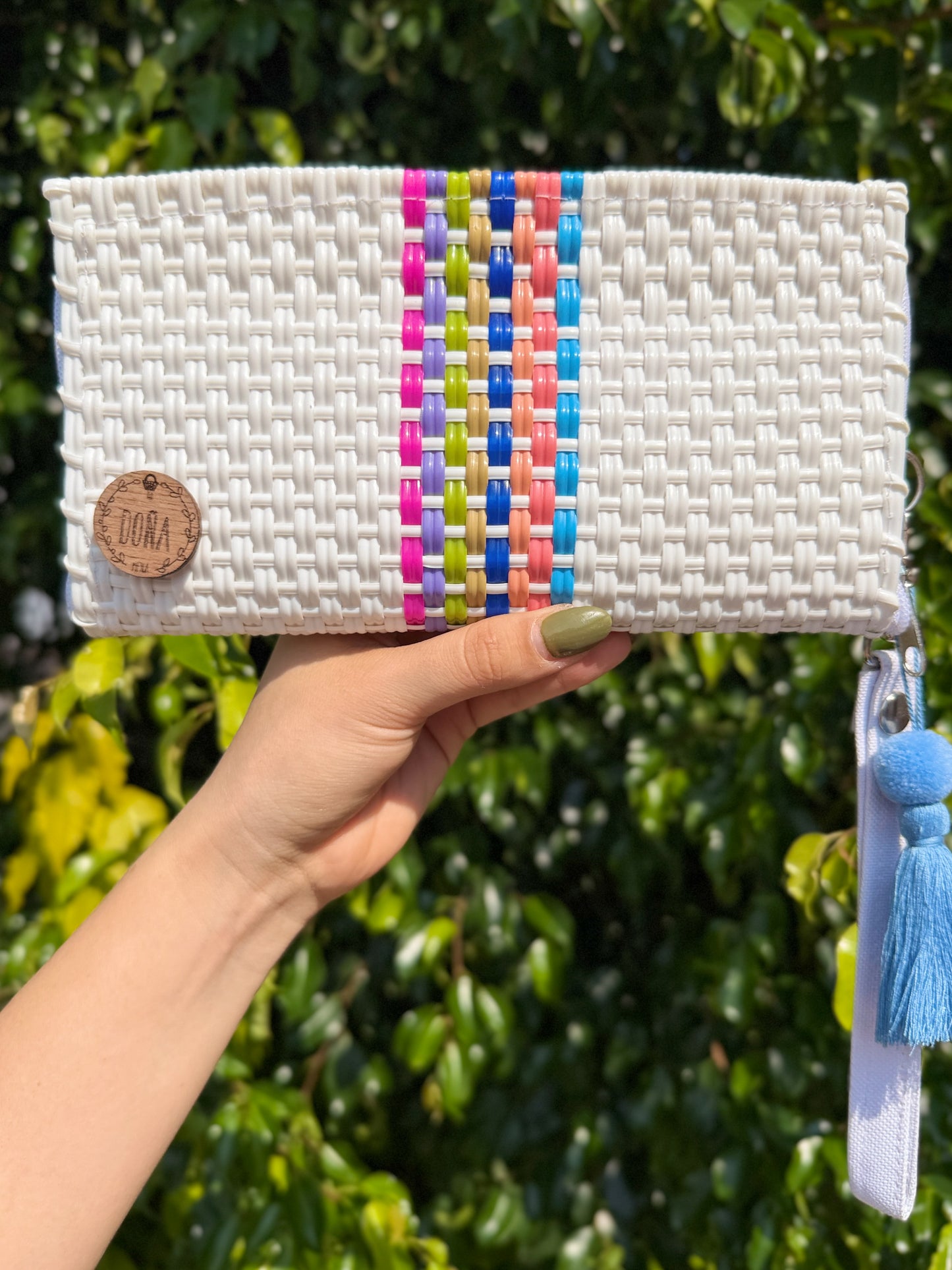 Cartera porta celular blanca franjas🌈🤍