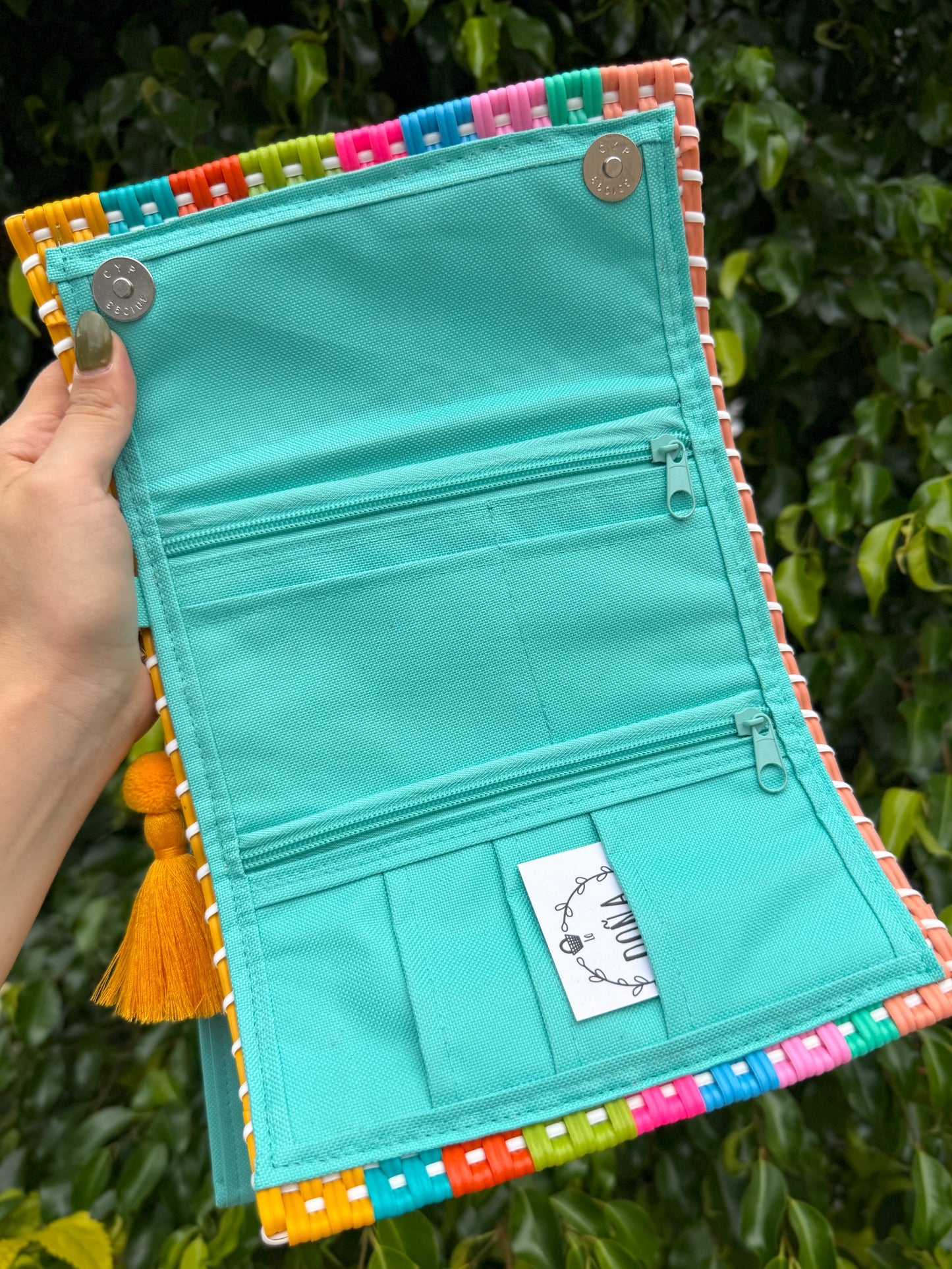 Cartera con broches multicolors🌼