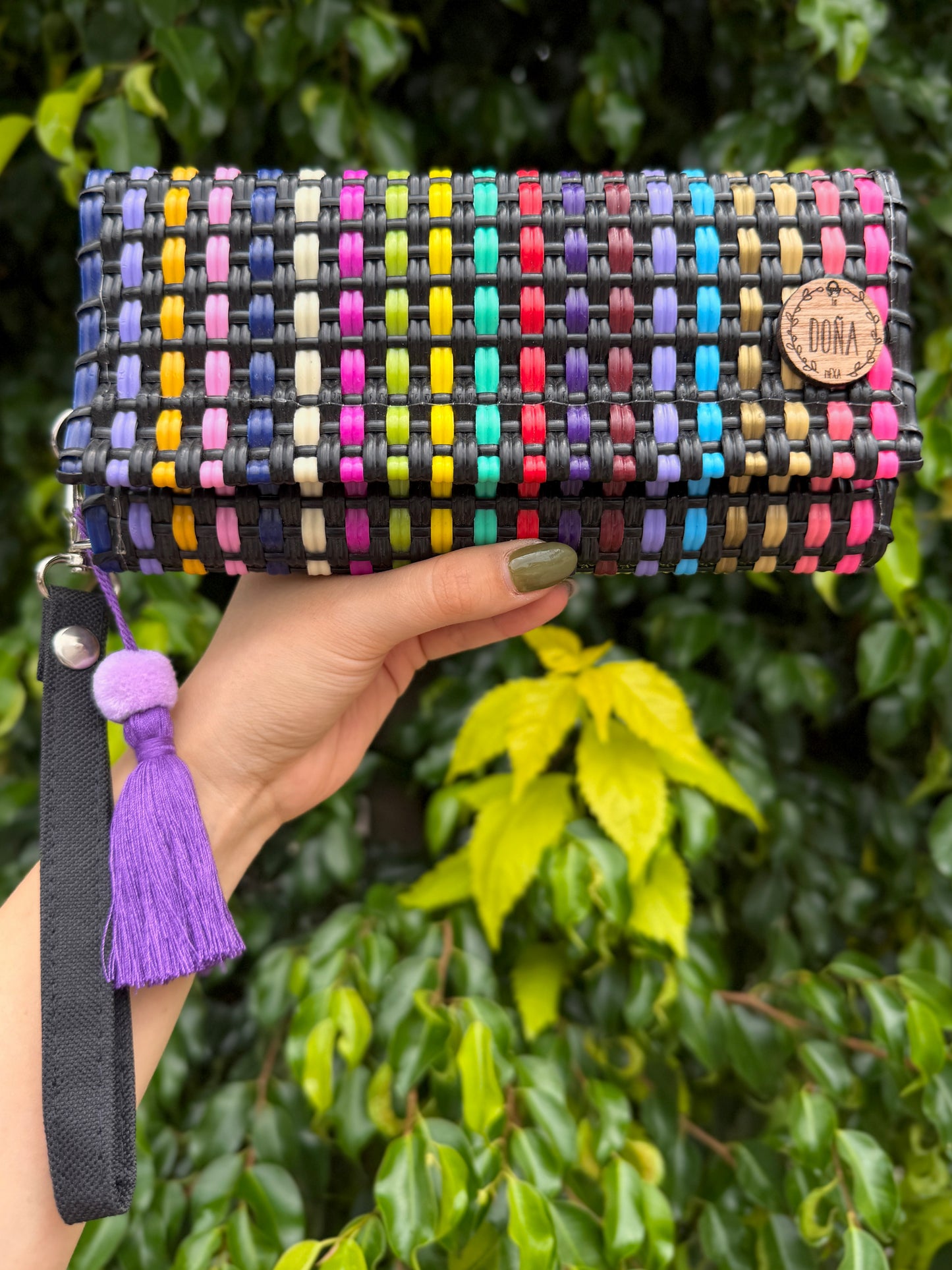 Cartera con broches