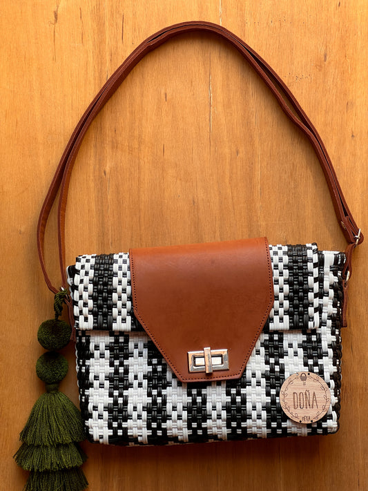 Crossbody black and white🖤