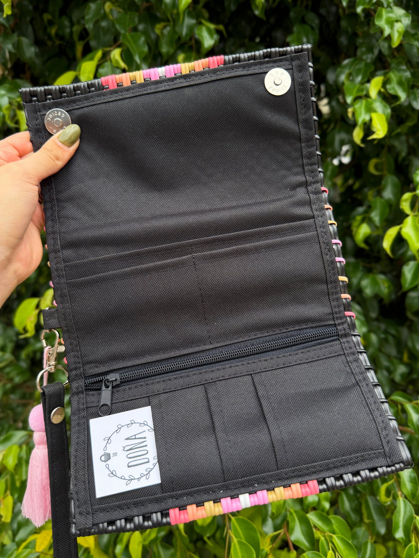Cartera con broches