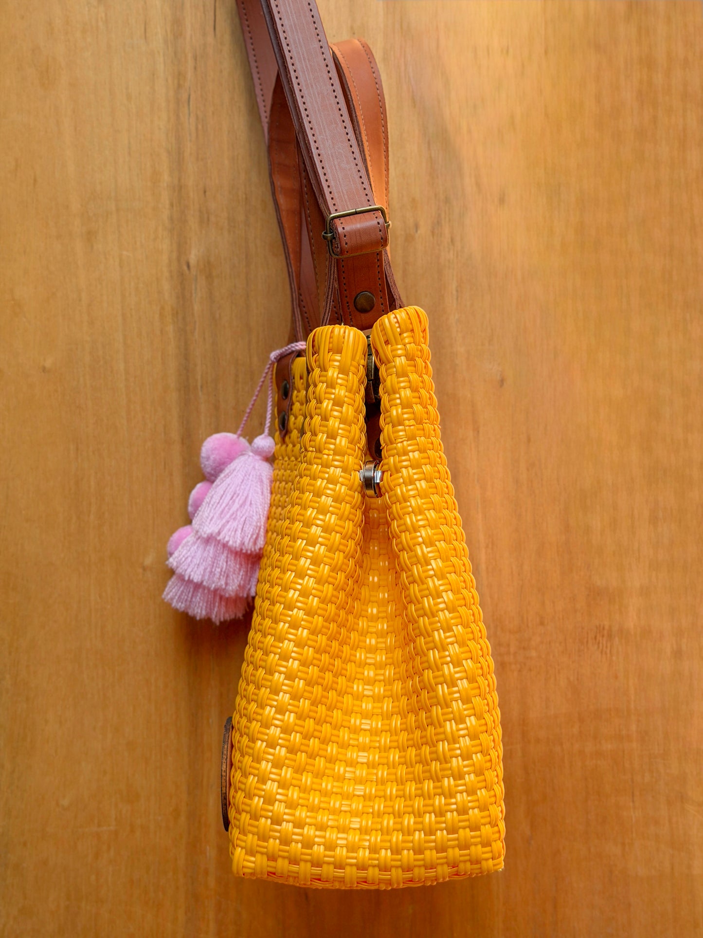Tote bag con correa mostaza✨